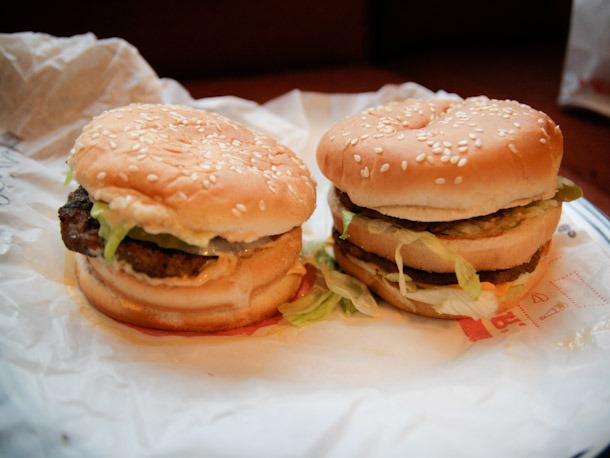 17 Disappointing Fast-Food Burger Fails 353213944