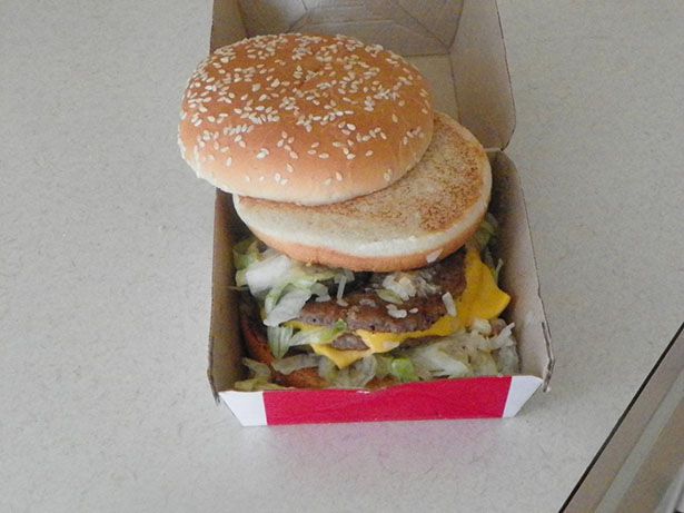 17 Disappointing Fast-Food Burger Fails 971044110