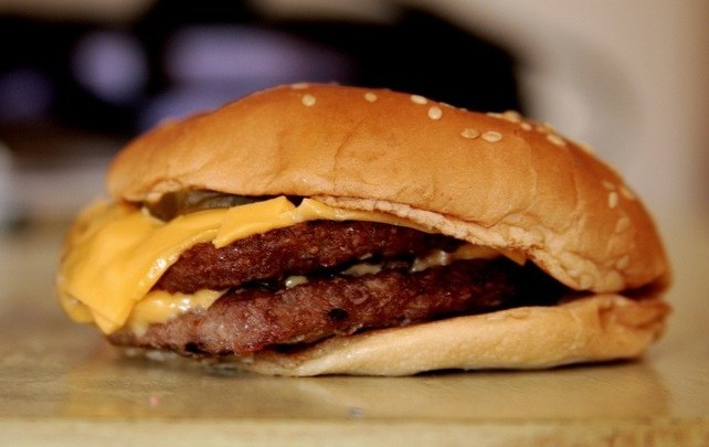 17 Disappointing Fast-Food Burger Fails 431679207