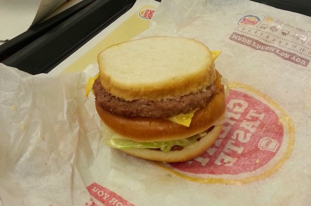 17 Disappointing Fast-Food Burger Fails 463975095