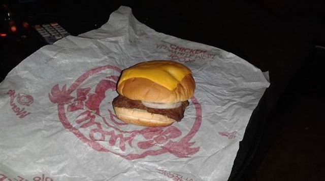 17 Disappointing Fast-Food Burger Fails 376264864