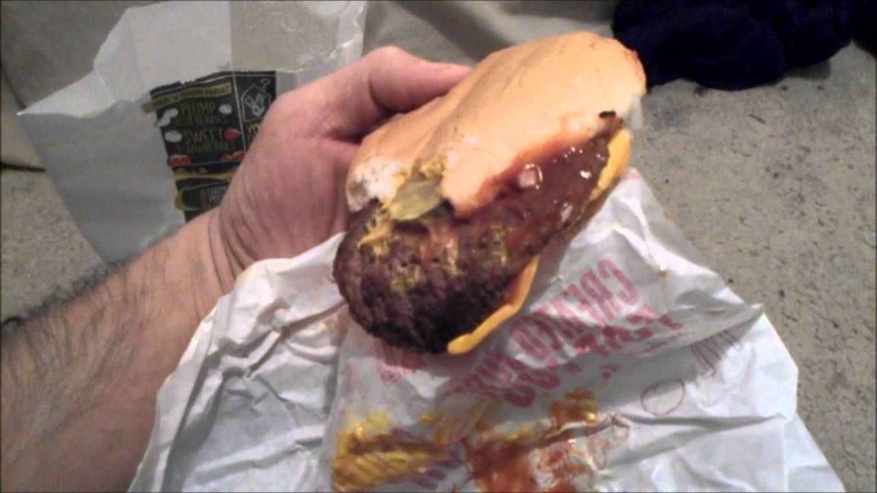 17 Disappointing Fast-Food Burger Fails 1015465459
