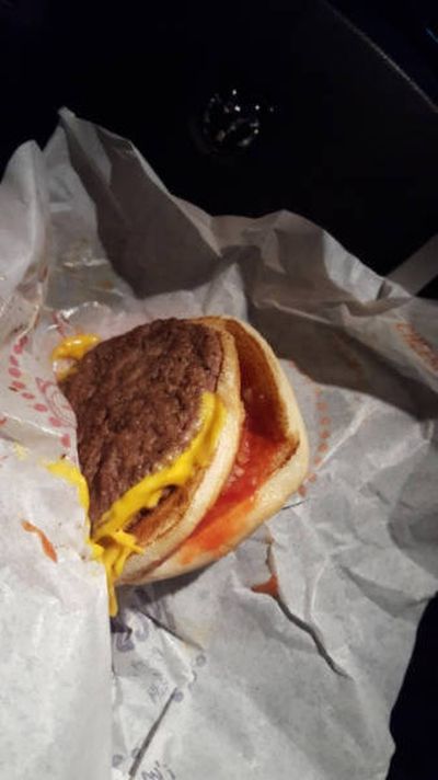 17 Disappointing Fast-Food Burger Fails 170020714